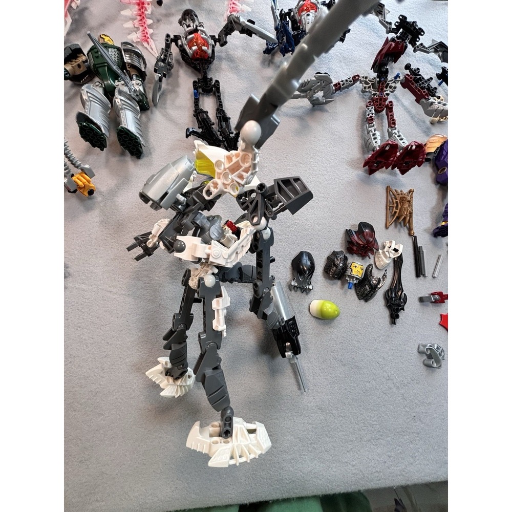 LEGO Bionicle Lot - 2000s Figures / Parts / Accessories - Used As-Is 13lbs - Picture 16 of 16